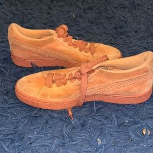 Peach Suede Pumas
